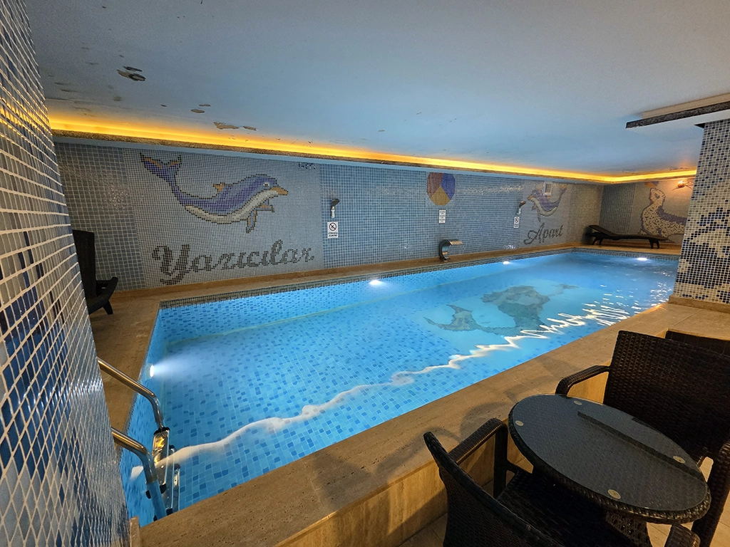 Kapalı Yüzme Havuzu